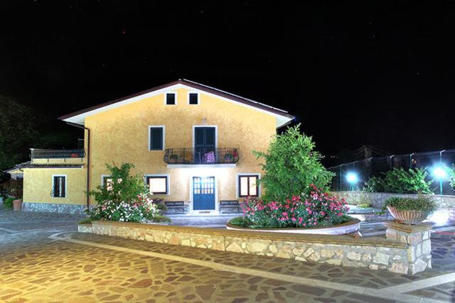 I Due Melograni Agriresort Tarano Екстер'єр фото